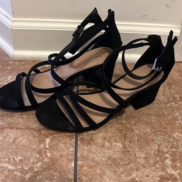 Sandals - Picture 4 of 4